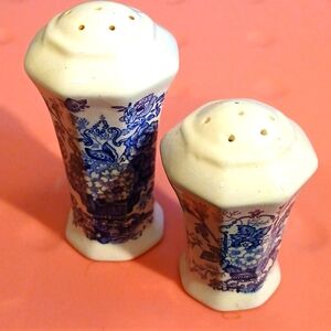 1940s Mason's "Ascot on oak" Salt & Pepper shakers